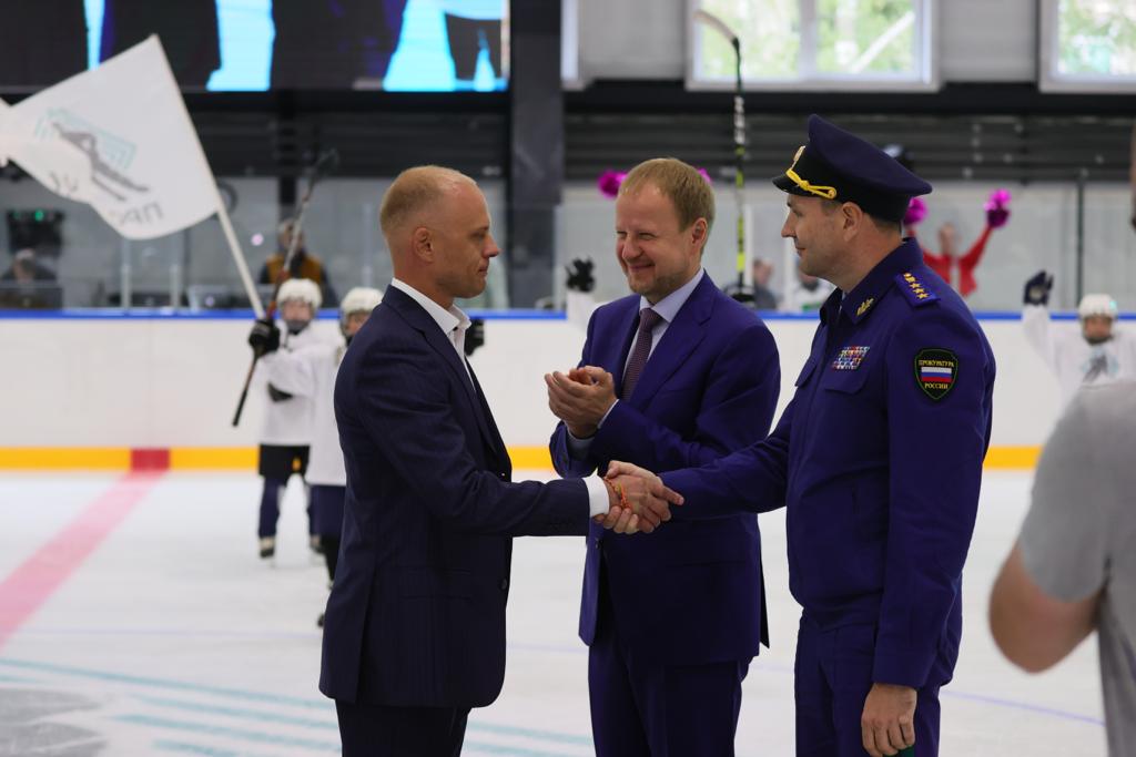 Заместитель Генерального прокурора России Дмитрий Демешин принял участие в открытии детского ледового комплекса, построенного в Алтайском крае в рамках национального проекта.